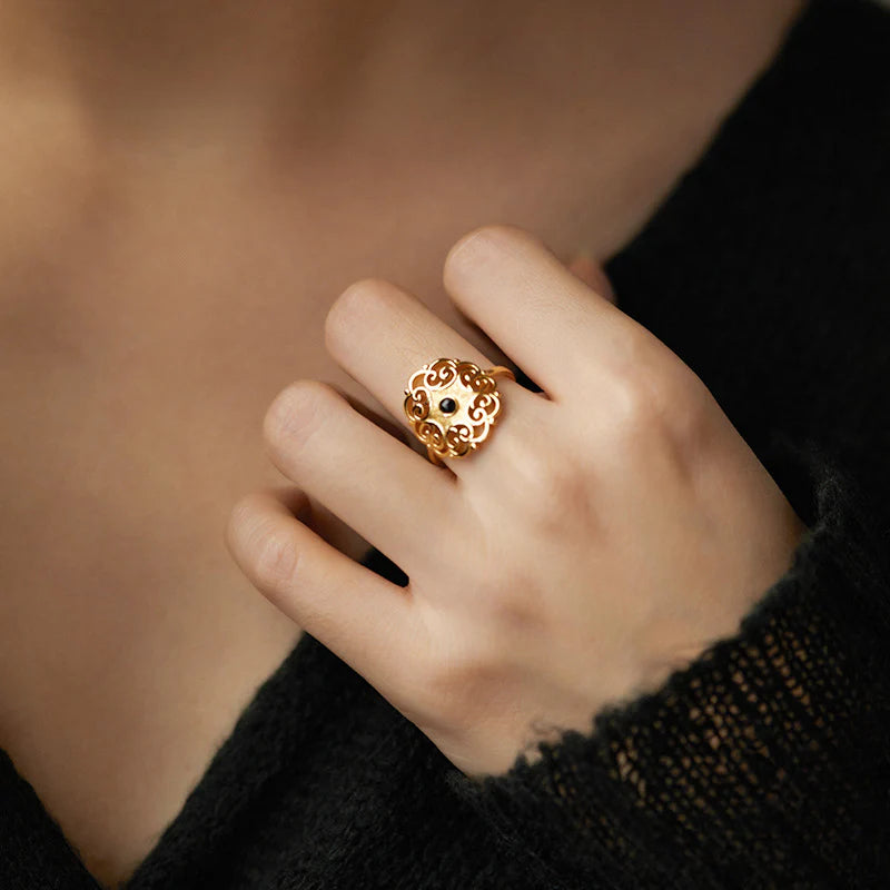 French Retro Lace Warm Winter Melad Hardware Girl Design Sense Light Luxury Carved Agate Ring Jewelry Gold Necklacejewelry gold necklace003