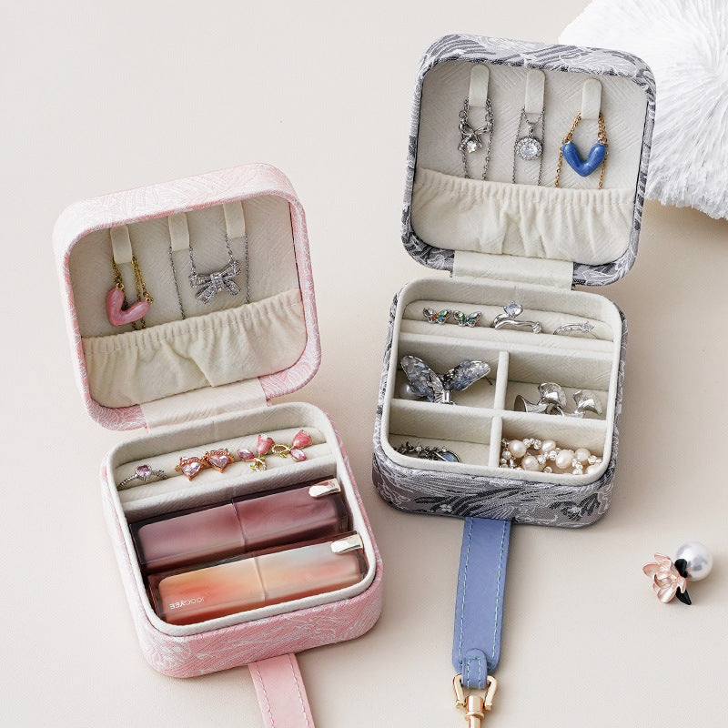 Source Manufacturer Vintage Exquisite Jewelry Box Storage Embroidery Portable Earrings Necklace Ring High-end Jewelry Box Bag Jewelry David Tiffany Gold Necklacejewelry david Tiffany gold necklace