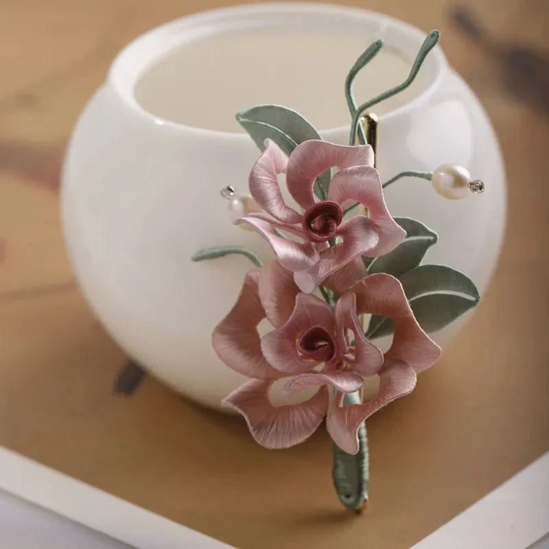 Chinese Handmade Intangible Cultural Heritage Silk Wrapped Rose Brooch Chinese Classical Cheongsam Elegant Brooch David Gold Necklace Yurman