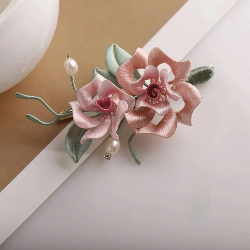 Chinese Handmade Intangible Cultural Heritage Silk Wrapped Rose Brooch Chinese Classical Cheongsam Elegant Brooch David Gold Necklace Yurman