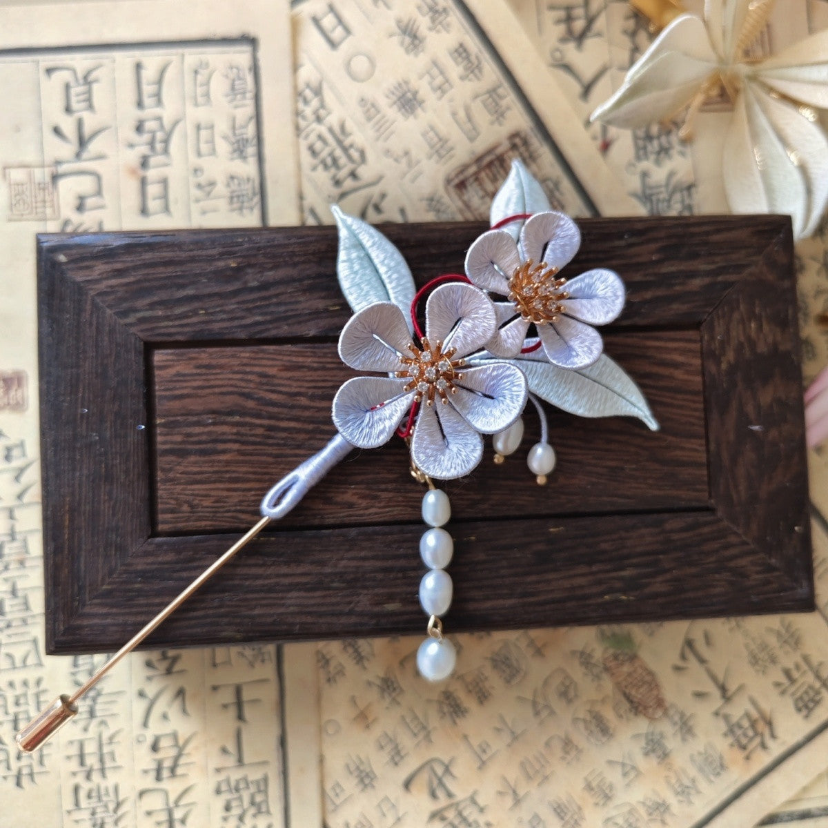 Chinese Intangible Cultural Heritage Handmade Woven Peach Blossom Brooch Light Luxury Chinese Style Cheongsam Shirt Versatile Accessory David Gold Necklace Yurman