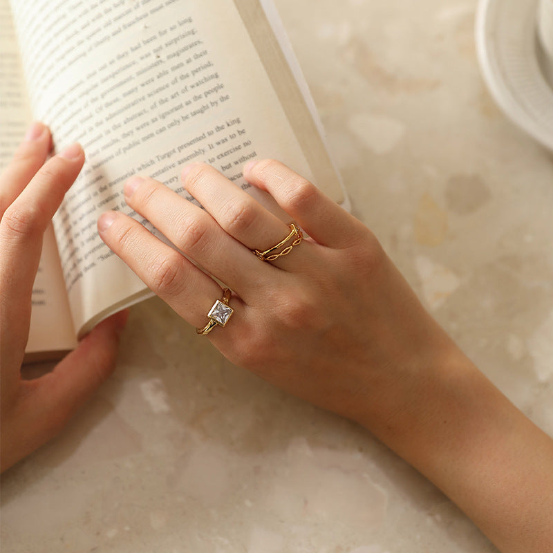 Titanium Steel Synthetic Zircon Ring Fashionable Personality New Light Luxury High-end Vintage Niche Design Ring Gold Necklace Jewelrygold necklace jewelry003