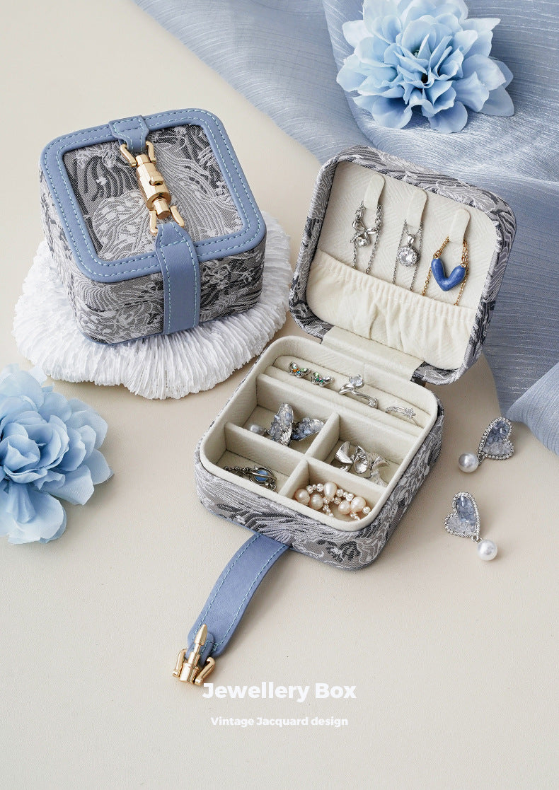 Source Manufacturer Vintage Exquisite Jewelry Box Storage Embroidery Portable Earrings Necklace Ring High-end Jewelry Box Bag Jewelry David Tiffany Gold Necklacejewelry david Tiffany gold necklace