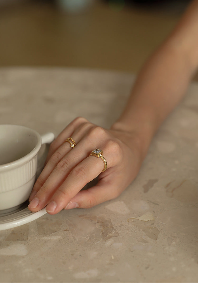 Titanium Steel Synthetic Zircon Ring Fashionable Personality New Light Luxury High-end Vintage Niche Design Ring Gold Necklace Jewelrygold necklace jewelry003