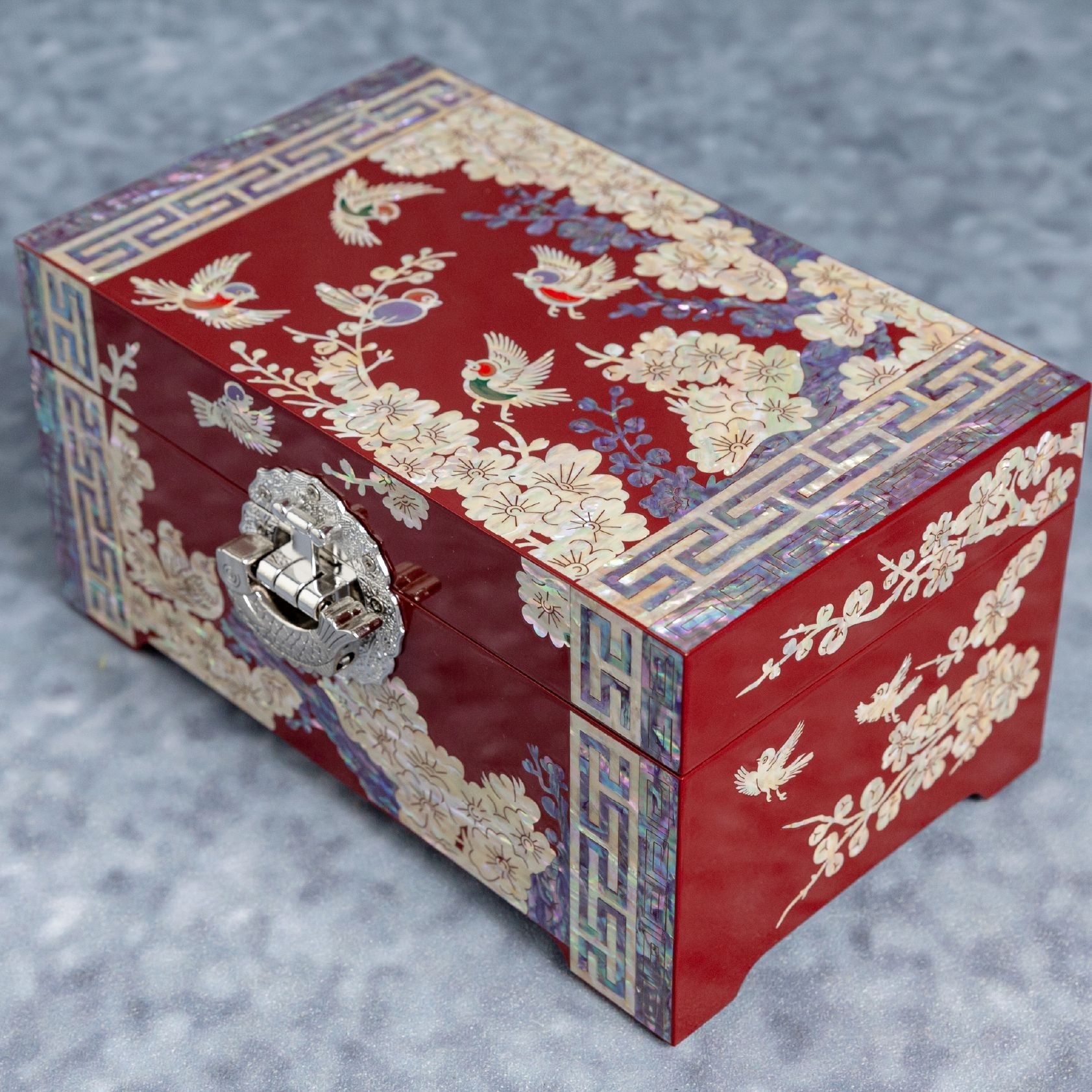 Lacquer Jewelry Box with Mother-of-Pearl, Wedding Gift, High-End Wooden Ear Jewelry Necklace Storage Box, Chinese Style Lockable Jewelry Box, Tiffany David Gold Necklace JewelryTiffany david gold necklace jewelry