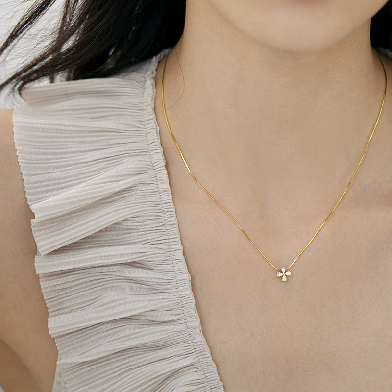 925 Silver Synthetic Zircon Pendant Necklace for Women, Light Luxury Four-Leaf Clover Jewelry Pendant, High-End Clavicle Chain Jewelry Gold Necklace Davidjewelry gold necklace david002