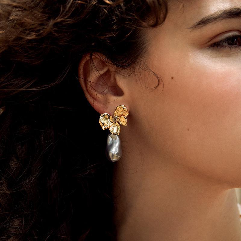 Flower Earrings Niche High-End Earrings Vintage Light Luxury Stud Earrings Women Jewelry Gold Necklacejewelry gold necklace001