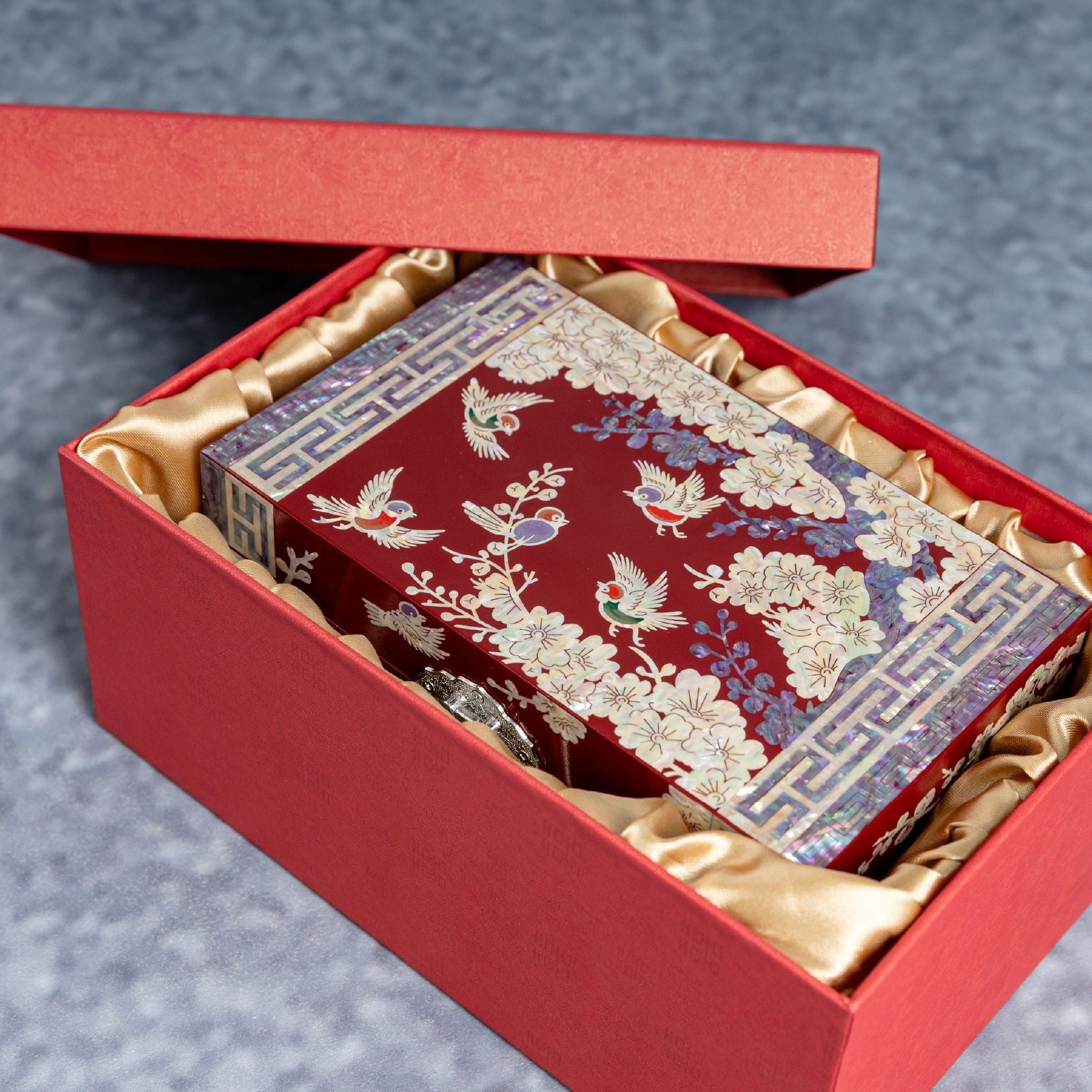 Lacquer Jewelry Box with Mother-of-Pearl, Wedding Gift, High-End Wooden Ear Jewelry Necklace Storage Box, Chinese Style Lockable Jewelry Box, Tiffany David Gold Necklace JewelryTiffany david gold necklace jewelry