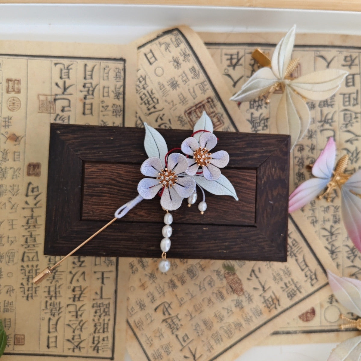 Chinese Intangible Cultural Heritage Handmade Woven Peach Blossom Brooch Light Luxury Chinese Style Cheongsam Shirt Versatile Accessory David Gold Necklace Yurman