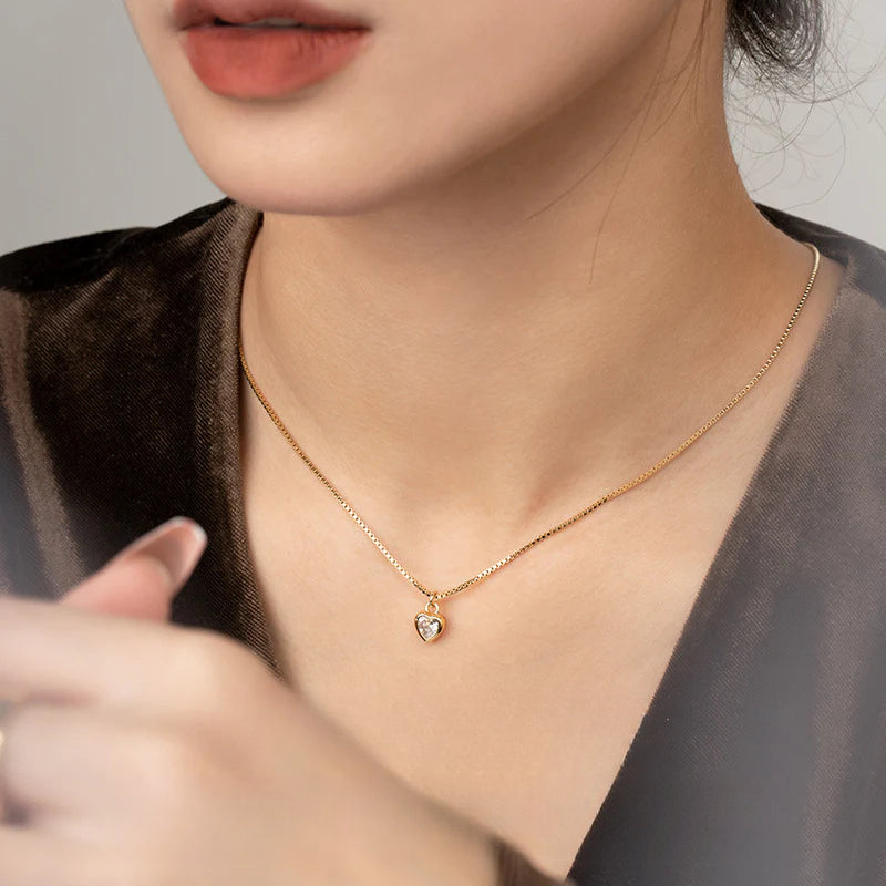 Synthetic Zircon Pendant Necklace with Copper Alloy, Inlaid with Diamonds, Light Luxury Full Diamond, Niche Simple Gold Necklace Jewelrygold necklace jewelry002