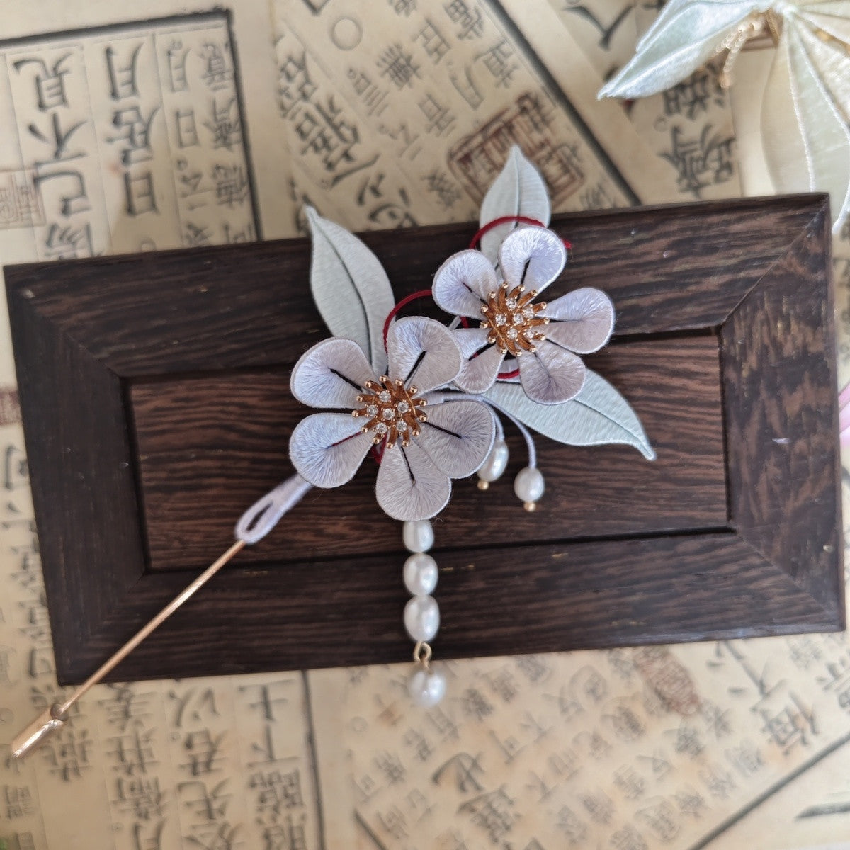 Chinese Intangible Cultural Heritage Handmade Woven Peach Blossom Brooch Light Luxury Chinese Style Cheongsam Shirt Versatile Accessory David Gold Necklace Yurman