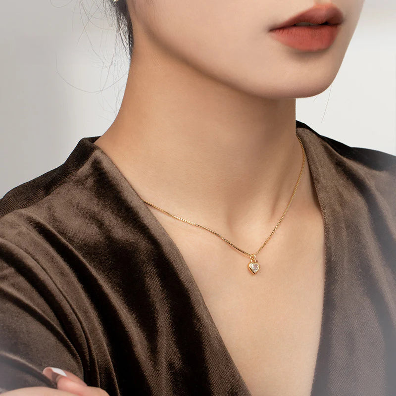 Synthetic Zircon Pendant Necklace with Copper Alloy, Inlaid with Diamonds, Light Luxury Full Diamond, Niche Simple Gold Necklace Jewelrygold necklace jewelry002