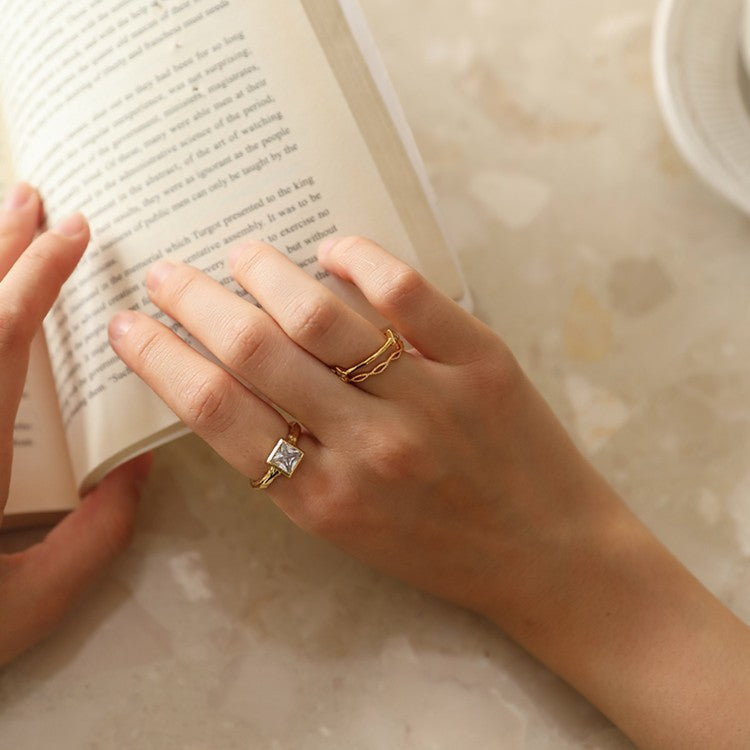 Titanium Steel Synthetic Zircon Ring Fashionable Personality New Light Luxury High-end Vintage Niche Design Ring Gold Necklace Jewelrygold necklace jewelry003